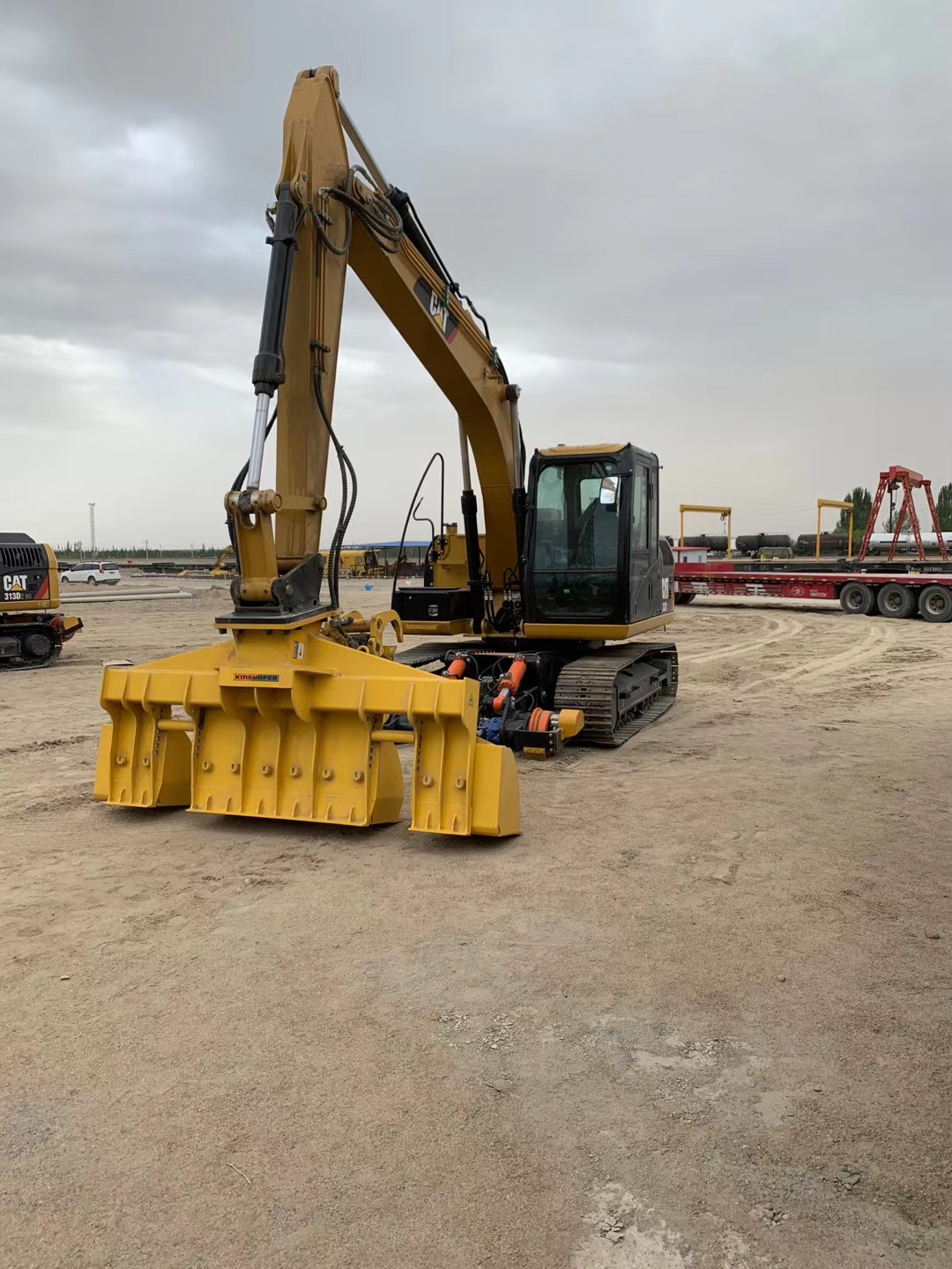 公鐵兩用挖掘機(換枕機)